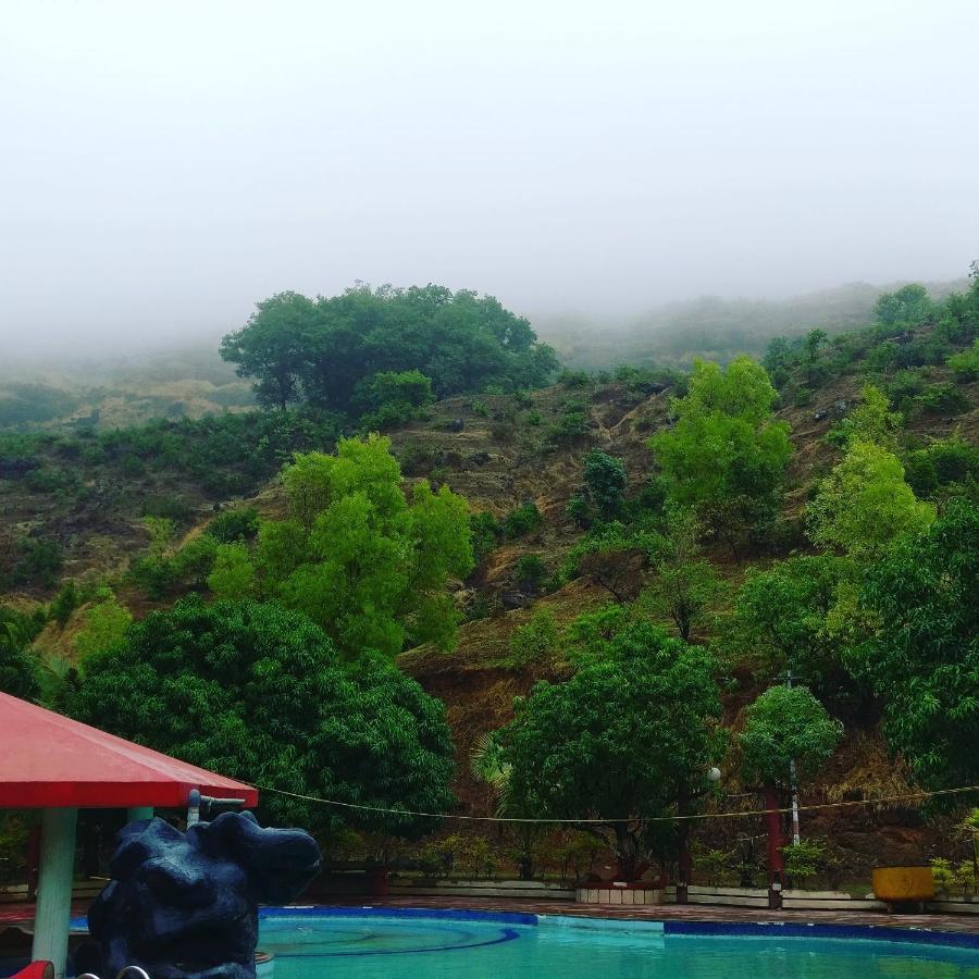 נאסיק Golden Resort And Farm מראה חיצוני תמונה